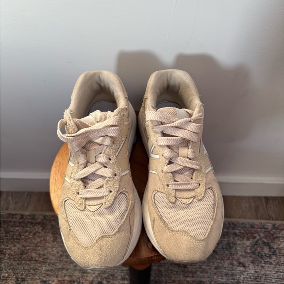 New Balance 5740 Beige Sneakers with White Accents - Picture 2 of 4
